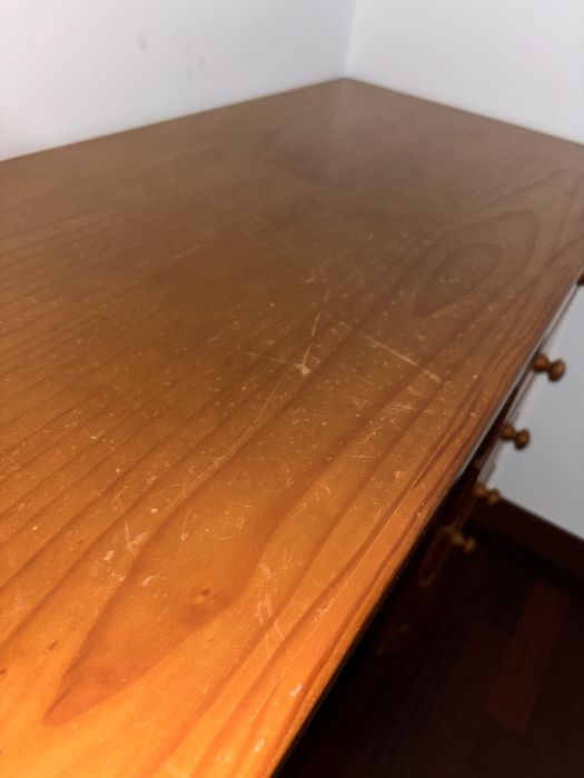 Secretaria com cadeira