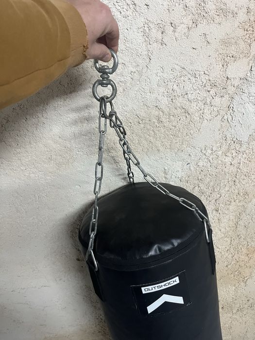 Saco de Boxe Outshok + luvas