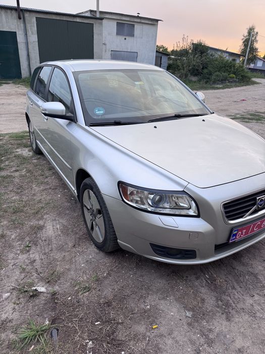Volvo v50.