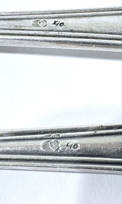 3 garfos de ostras/caracoís e uma pequena concha WMF c banho em prata