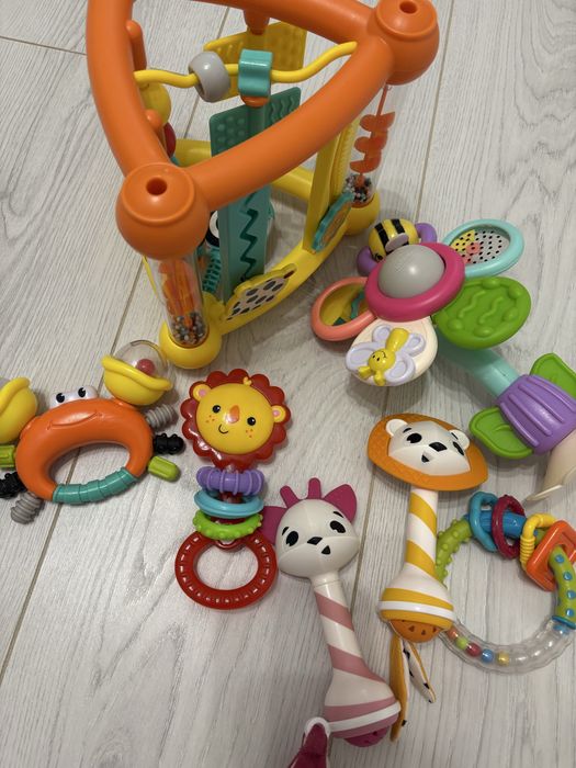 Лот іграшок infantino,tiny love