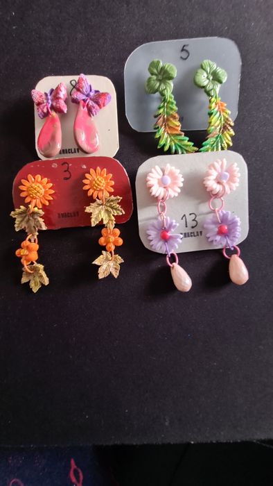 Brincos feitos à mão