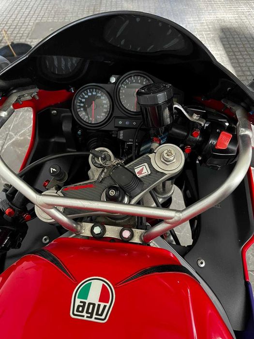 Magnífica Honda 900 RR