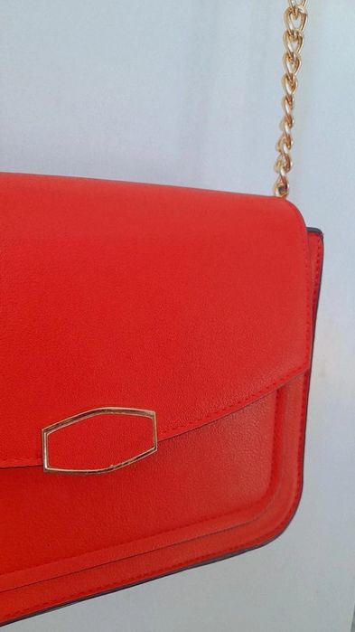 Mala tiracolo vermelha