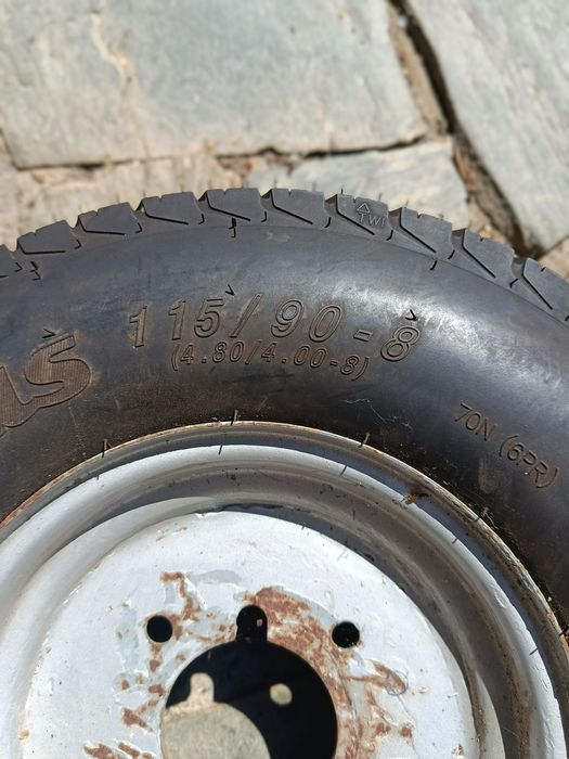 Vendem-se 2 jantes completas para atrelados de 8"   115/90 -8, Os pneus são novos 0Kms