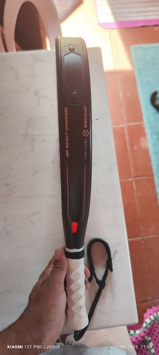 Raquete híbrida  em boas condições de uso