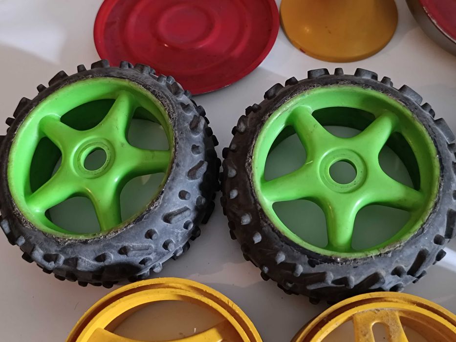 Pneus e Jantes para Carros e Carrinhos