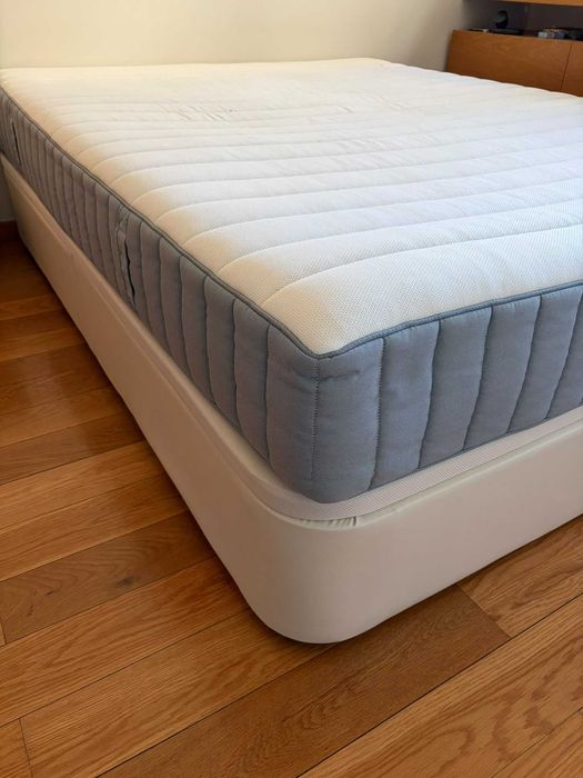 Cama Queen Size IKEA KVITSÖY com Arrumação + Colchão VALEVÅG 160x200 cm