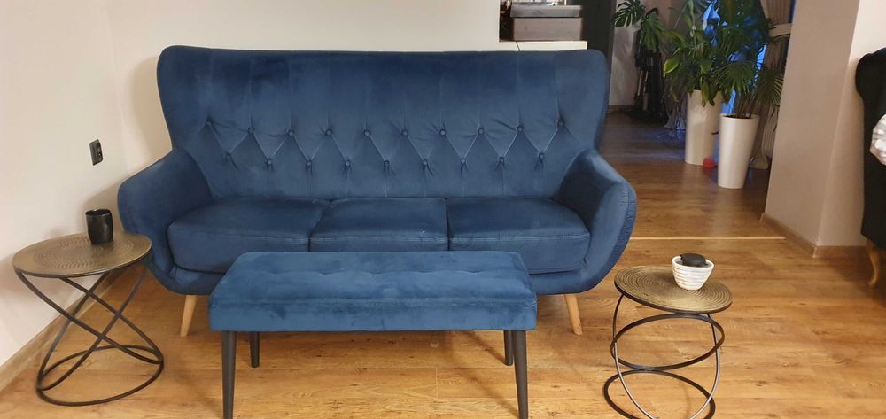 Sofa do salonu w korze granatowym