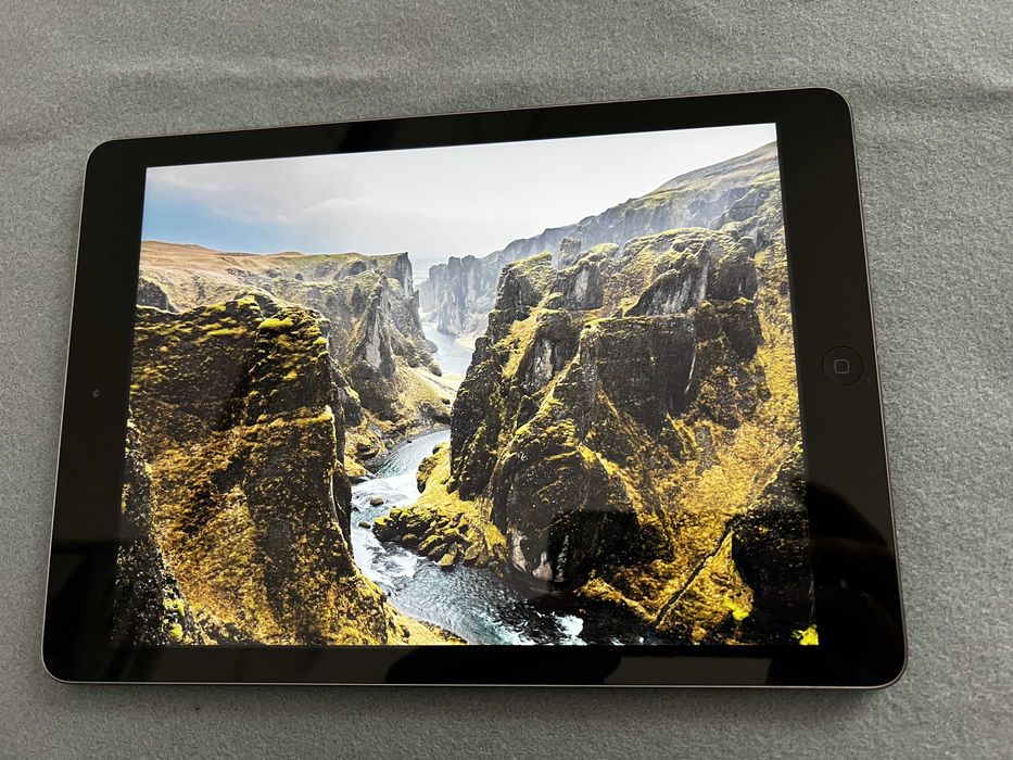 ZADBANY iPad Air 32GB wifi szary bateria 91%