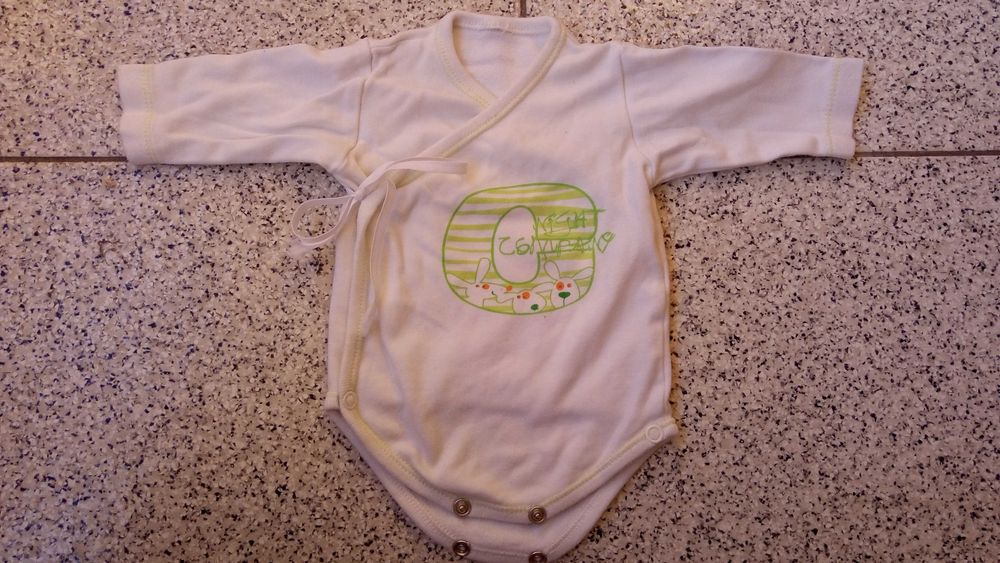 Várias peças de roupa menina