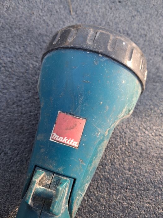 Makita ML120 latarka akumulatorowa