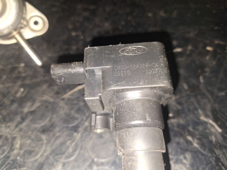 Varias peças do motor Ford 1.0 ecoboost