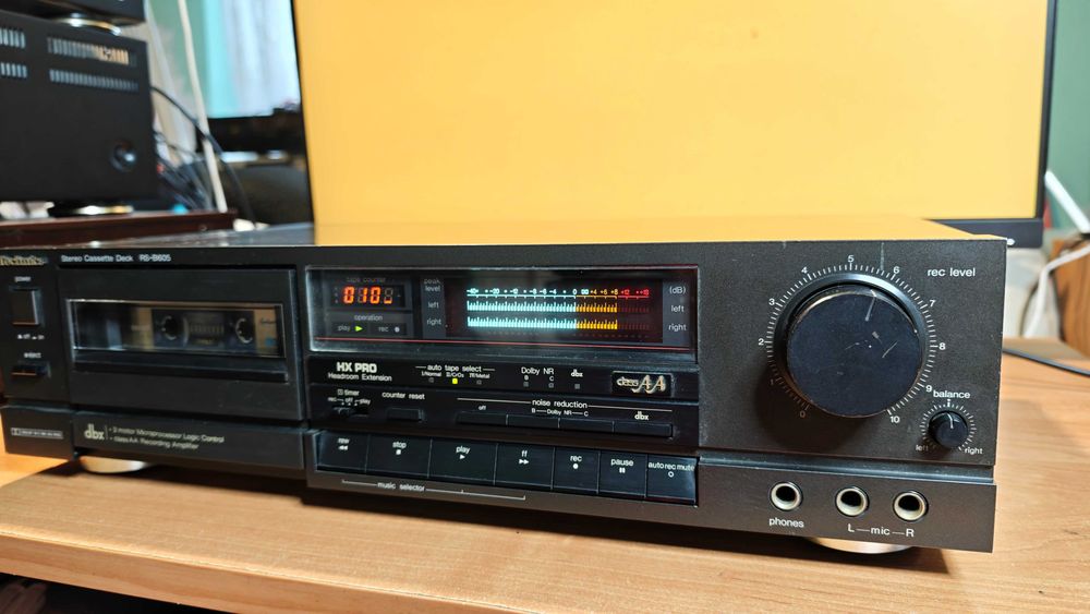Magnetofon Technics RS B605