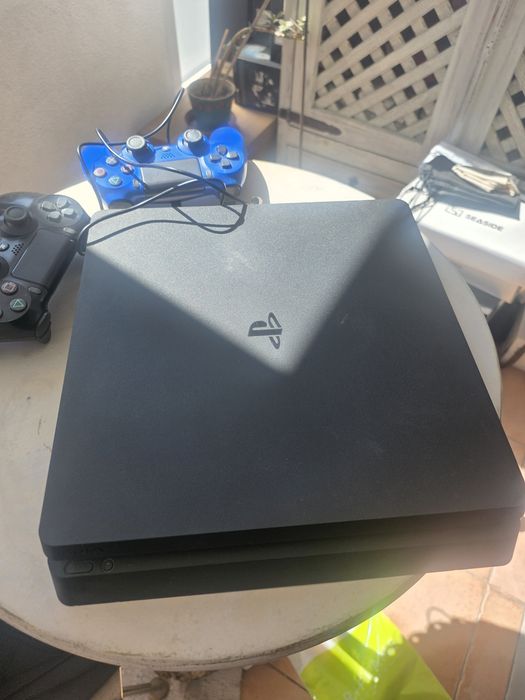 PS4 Slim 500GB + 2 Comandos (Preto e Azul)