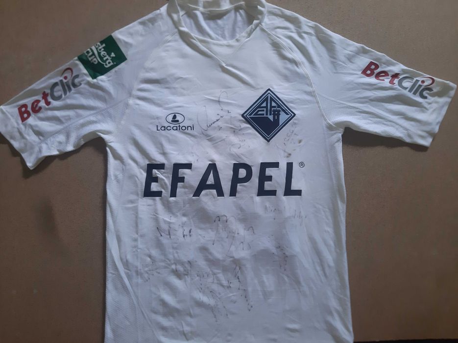 camisola de jogo lacatoni Academica de Coimbra época 2009-2010 (jogo para a Carlsberg cup) assinada por 10 jogadores