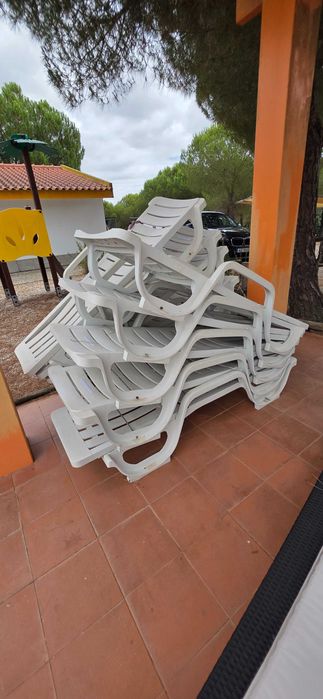 16 espreguiçadeiras