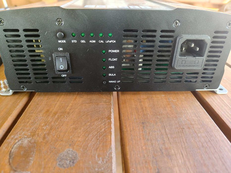 Qoltec Monolith 51919 prostownik ładowarka 12V 90A