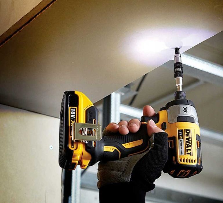 DEWALT 10-elementowy zestaw bitów udarowych + uchwyt przegubowy