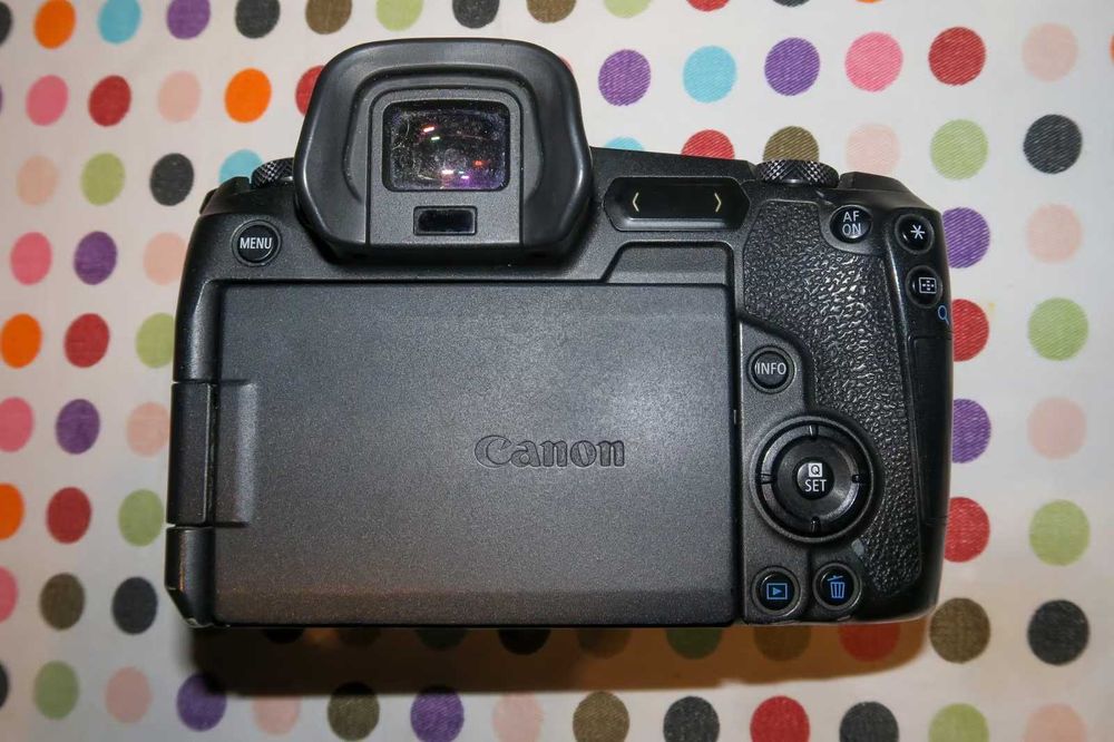 Canon EOS R  Full Frame  30.3 MP 4K