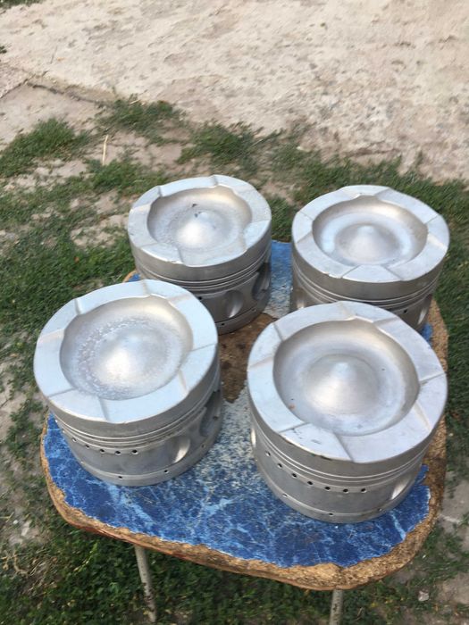 Поршня поршень двигателя 1д6 1д12 д6 д12 утд поезда танковые  судна