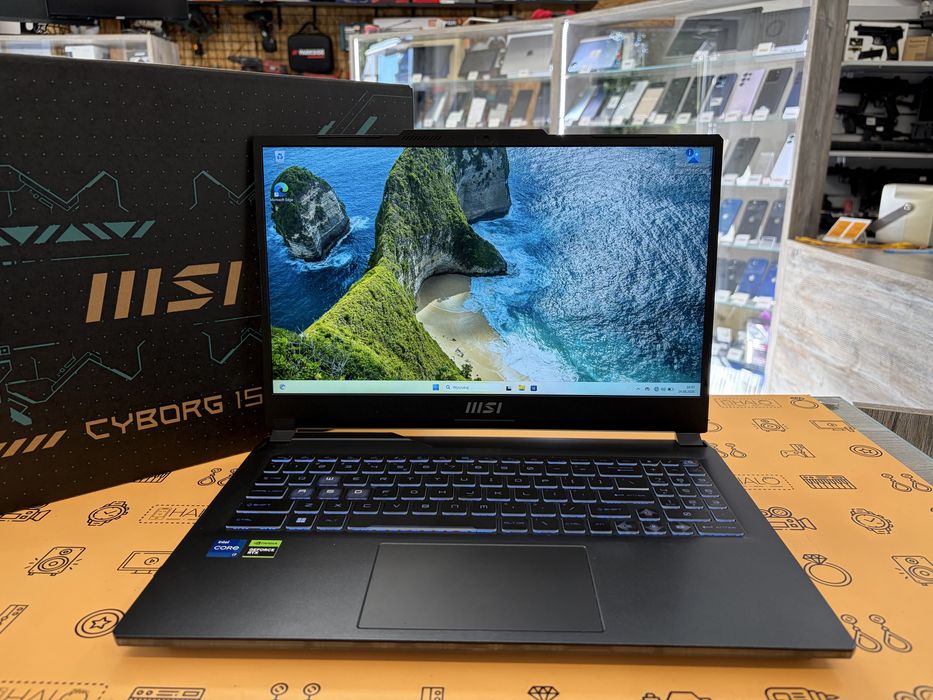 Laptop MSI Cyborg A12VF i7/32GB/2TB SSD/RTX4060 8GB od HALOgsm Łódź