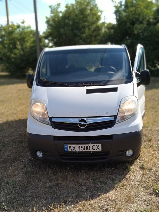 Opel Vivaro  2012 року