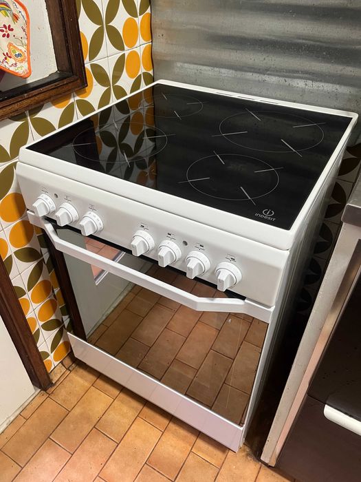 Fogão elétrico INDESIT