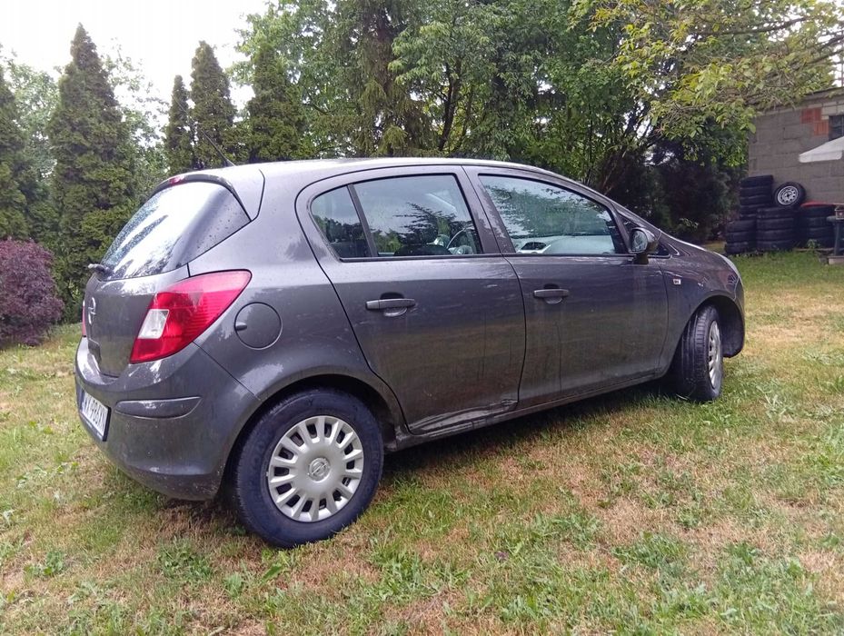 Opel corsa 1.2 rok 2010