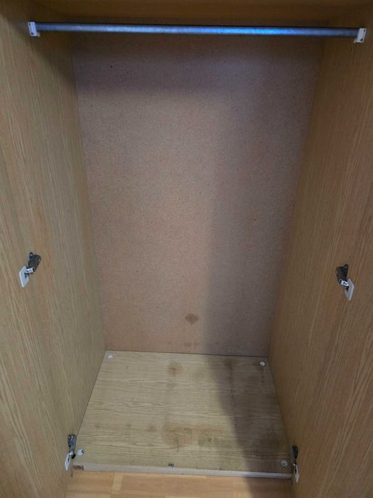 Oddam solidną szafę w dobrym stanie