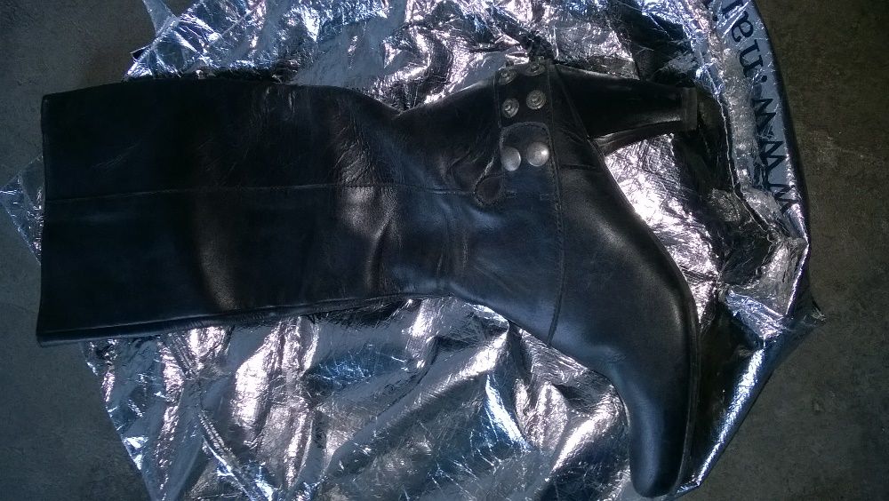 Botas em pele de cano alto nº 35