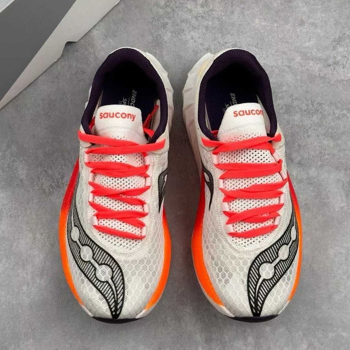 Бігові кросівки Saucony Endorphin pro 4