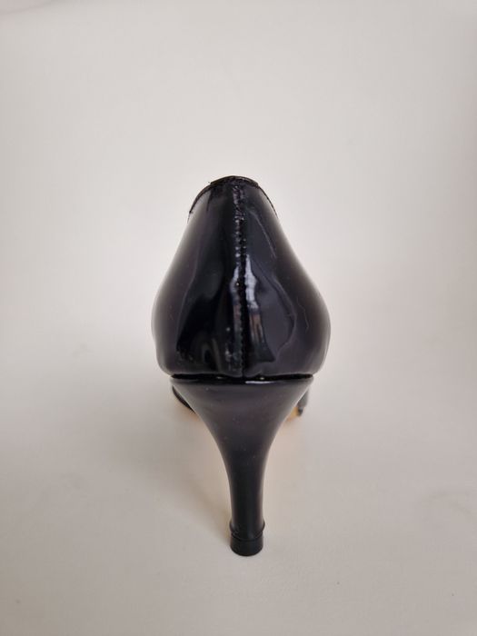 Sapatos pretos de verniz NOVOS
