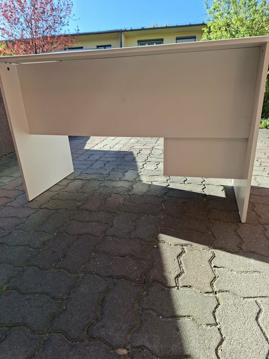 Biale biurko z szufladami