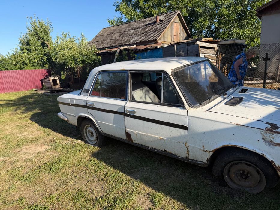 Ваз 2103 стоїть