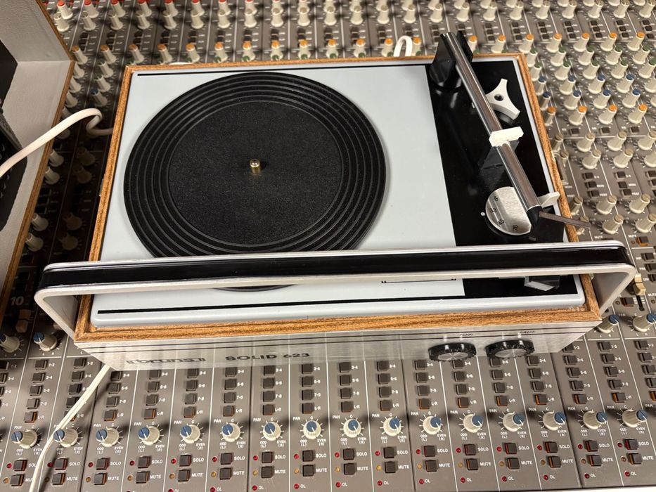 Gramofon Bruns Solid 623