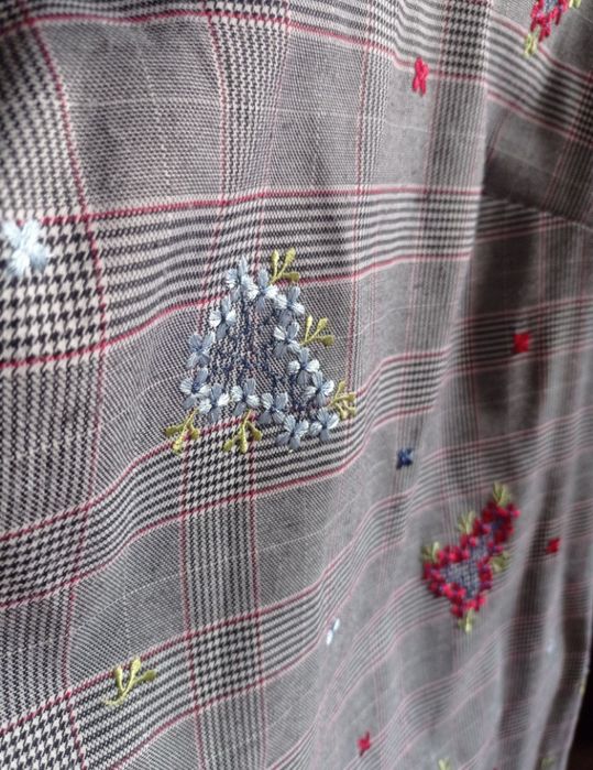 Жіноча сукня з вишивкою