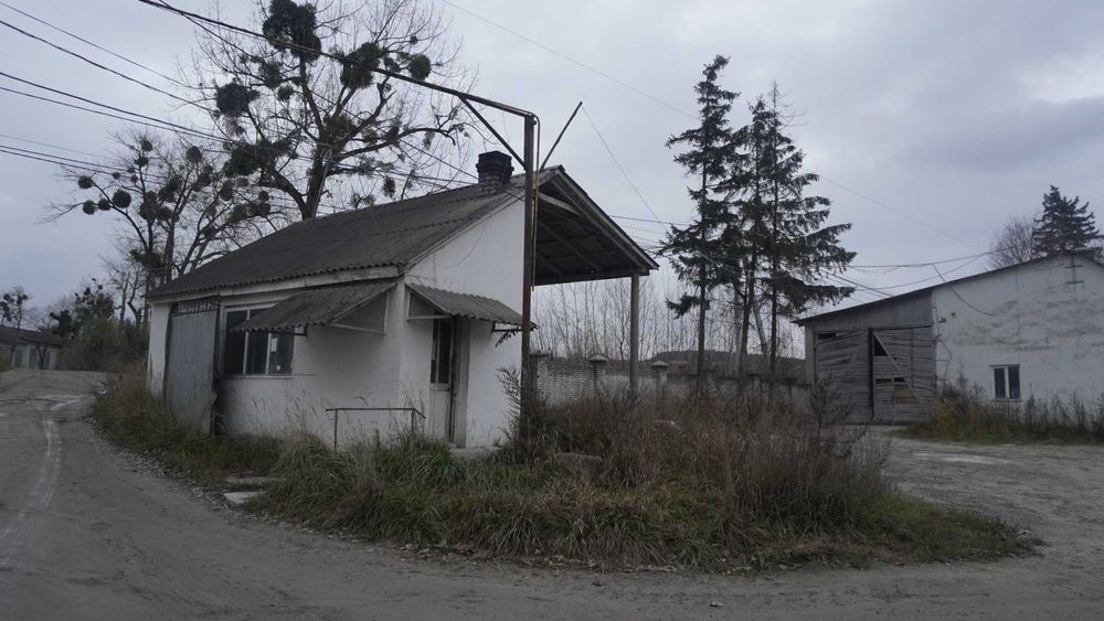 Майновий комплекс з виходом до залізничної колії на трасі Київ-Чоп