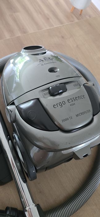 Mocny solidny odkurzacz workowy AEG/ELECTROLUX Ergo Essence o mocy 2000W.