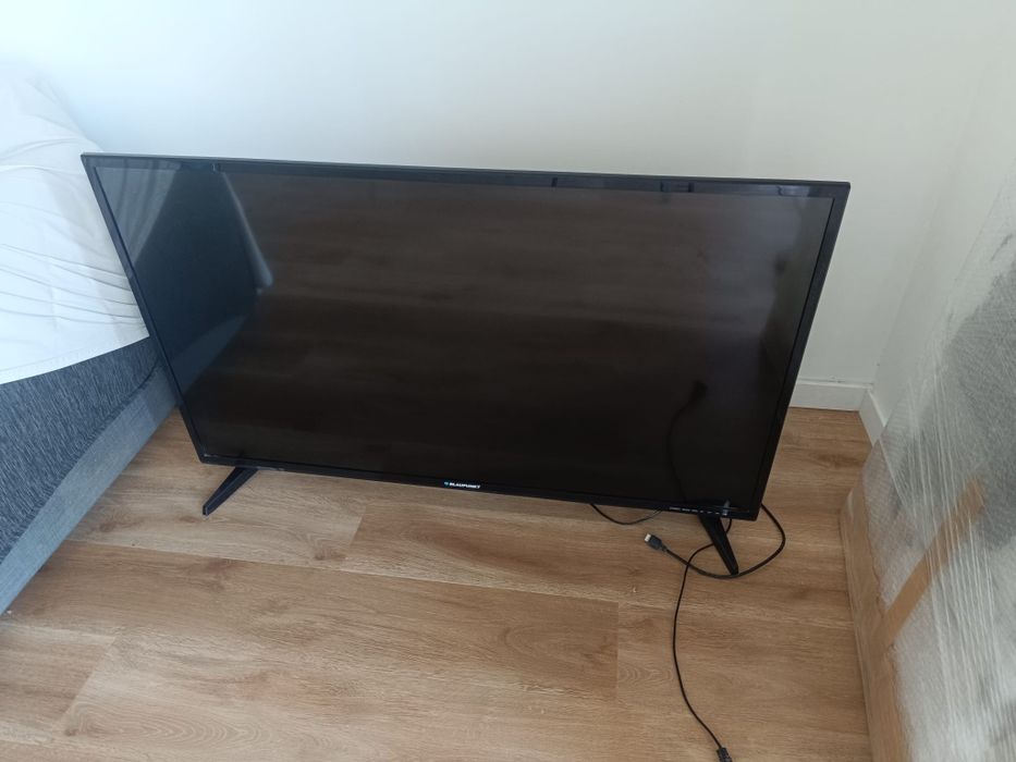 TV LED Blaupunkt 49" (124cm) Full HD - Impecável + Cabo HDMI