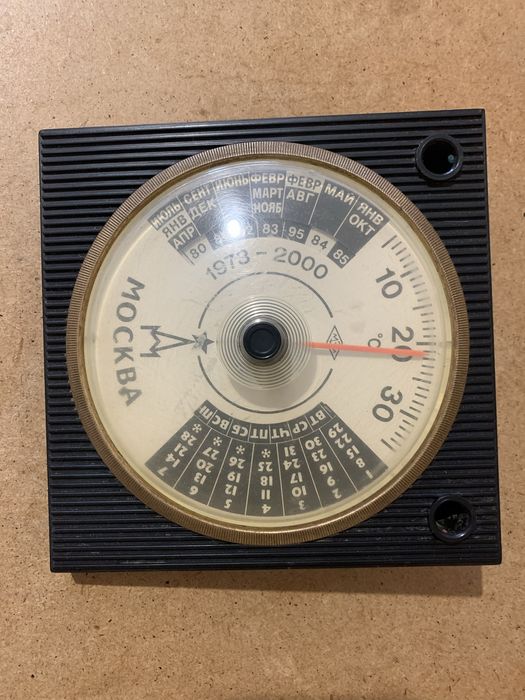 Термометр з календарем