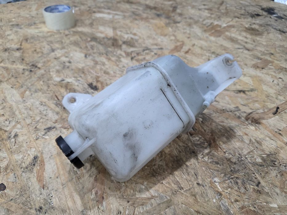 Zbiorniczek wyrównawczy Kia Ceed 1 I lift 10r 1.4 benzyna