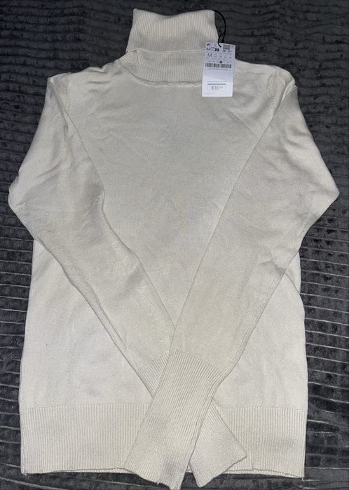 Водолазка нова Stradivarius M