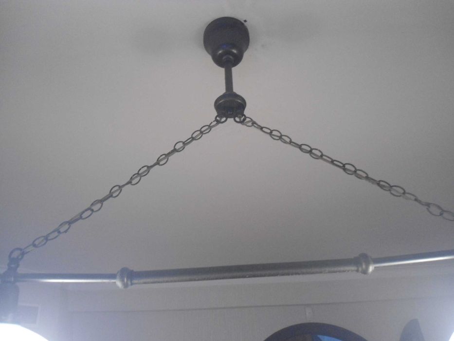 Candeeiro de metal extensível com dois pontos de luz