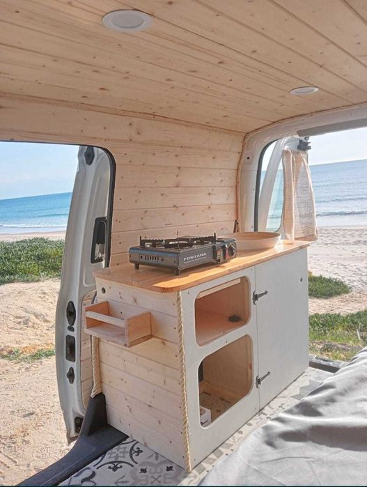 Volkswagen Caddy 2010 – Mini Camper equipada e pronta a viajar