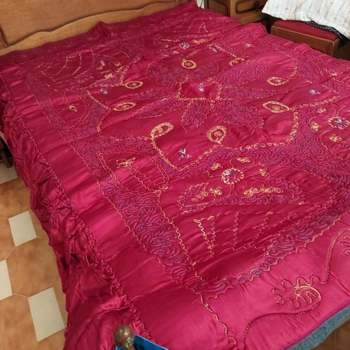 Colcha acolchoada bordada dupla face