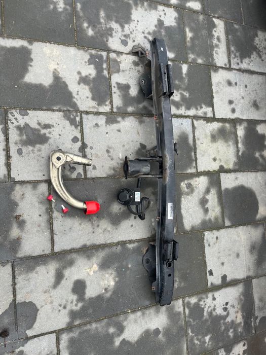 Hak holowniczy BMW 1 e87 kluczyk tabliczka