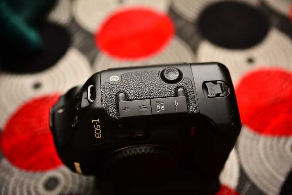 Canon EOS-1D Mark III + Yongnuo YN-50 mm F/1.8