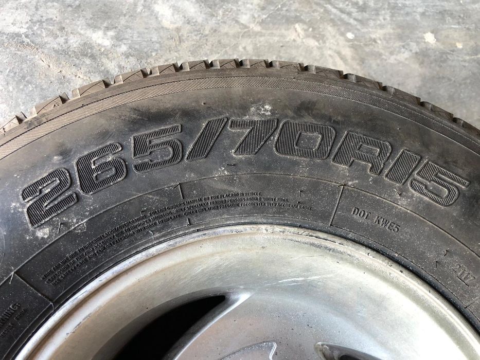 Jantes Toyota com pneus possibilidade de entrega