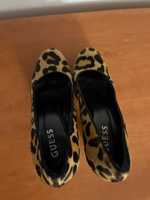Guess: Sapatos Salto Alto (Tam 39)